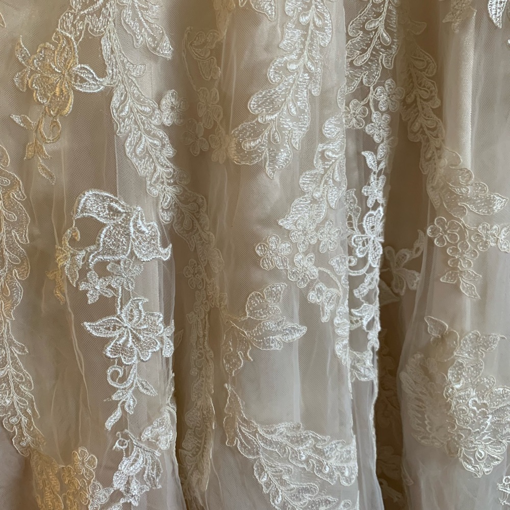 Wedding dress. Size US 10. - Picture 9 of 14